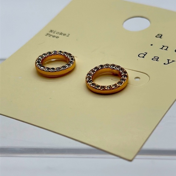 A New Day Circle Earrings Gold diamond - Picture 2 of 2